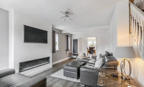 Charming 3-bedroom House in Radcliffe, Manchester