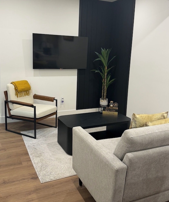 Modern | Quiet | Cozy 2br Retreat In Fenwyck Spruce Grove - Spruce Grove