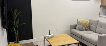 New | Quiet | Stylish 2BR Private Suite in Fenwyck