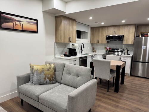 Modern | Quiet | Cozy 2BR Retreat in Fenwyck Spruce Grove