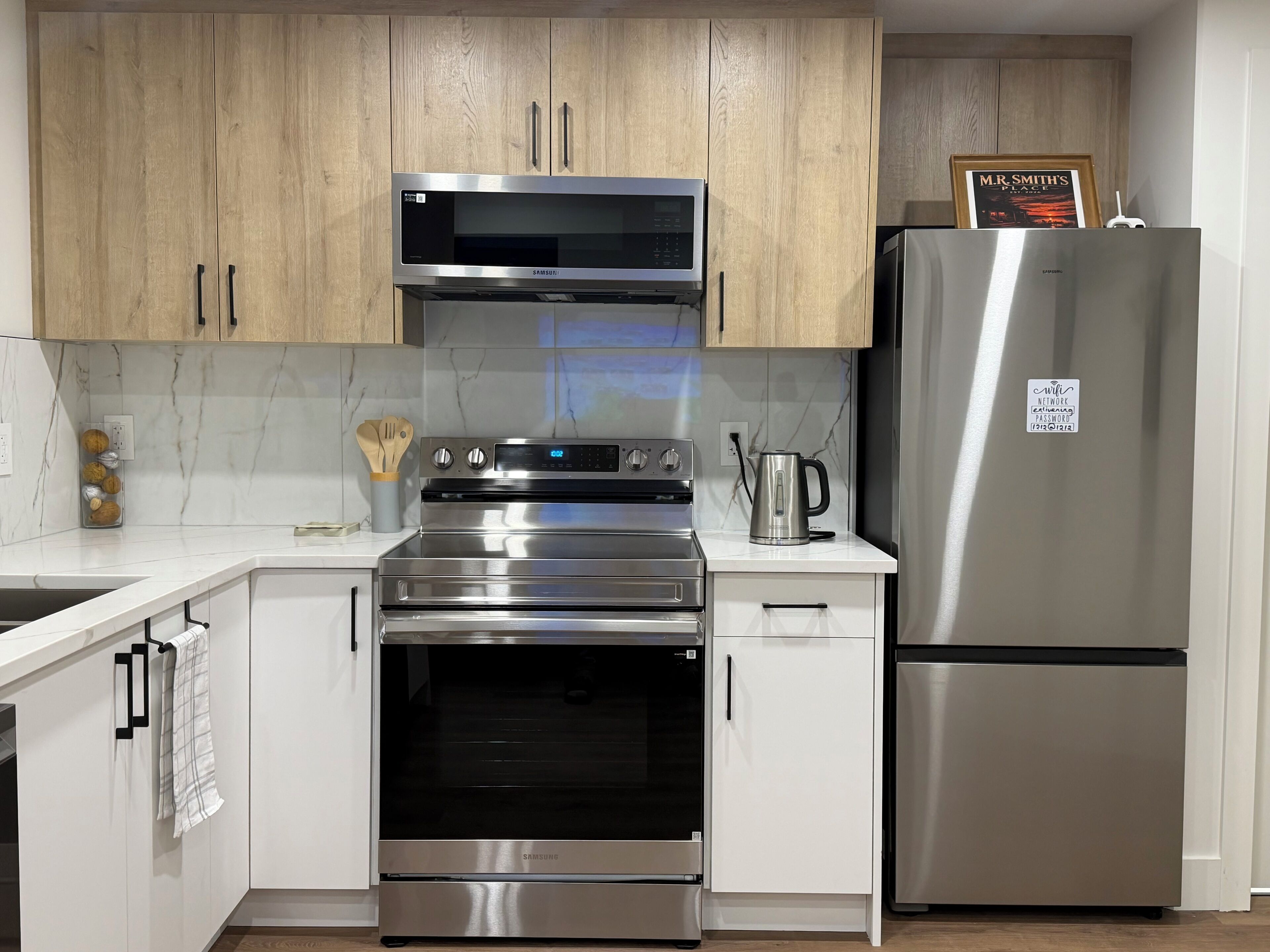 Refrigerador, microondas, horno, placa de cocina