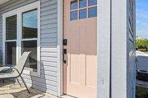 Terrace/patio - 4 min walk to beach | 15 min walk to CB Boardwalk (Carolina Beach)