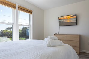 2 bedrooms, free WiFi, bed sheets - 4 min walk to beach | 15 min walk to CB Boardwalk (Carolina Beach)