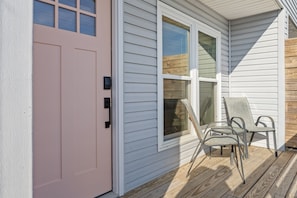 Terrace/patio - 4 min walk to beach | 15 min walk to CB Boardwalk (Carolina Beach)