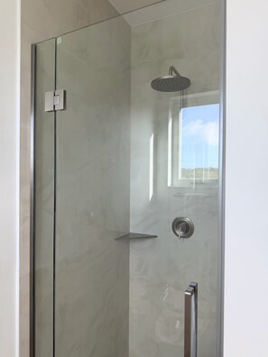 Shower, hair dryer, towels, soap - Luxury Grace Bay Villa 2/private pool/steps to reef&beach for 6 (The Bight Settlement)