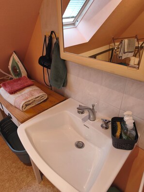 Bathroom - Vrbo Property (Fouesnant)