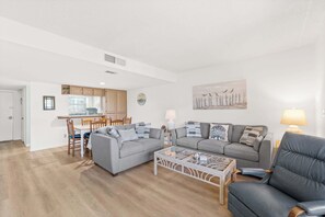 TV - Beachfront Cocoa Beach Condo w/ Pool, Pier & Sand (Cocoa Beach)
