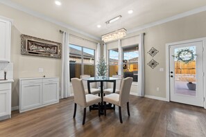 Dining - WEST TEXAS STAY WITH HOT TUB & PATIO (Midland)