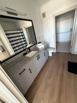 Towels, toilet paper - Cozy 1-bedroom apartment 15 min from Hartsfield-Jackson (Atlanta)