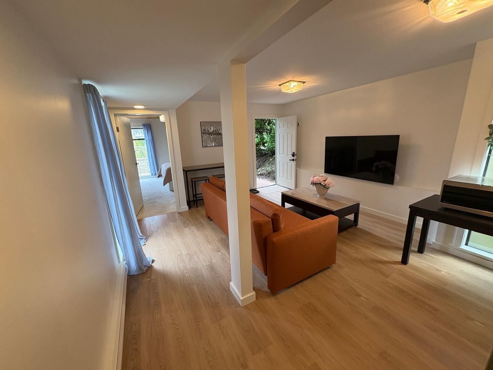 Ground Floor Suite In Beautiful Vancouver Heights! - Burnaby