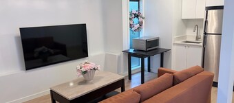 Ground floor suite in beautiful Vancouver Heights!