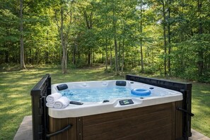 Outdoor spa tub - CozyHome, 1Level_3BR_WorkSpace_Hot Tub+ EVcharger_ (Bella Vista)