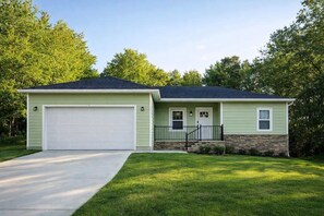 Exterior - CozyHome, 1Level_3BR_WorkSpace_Hot Tub+ EVcharger_ (Bella Vista)