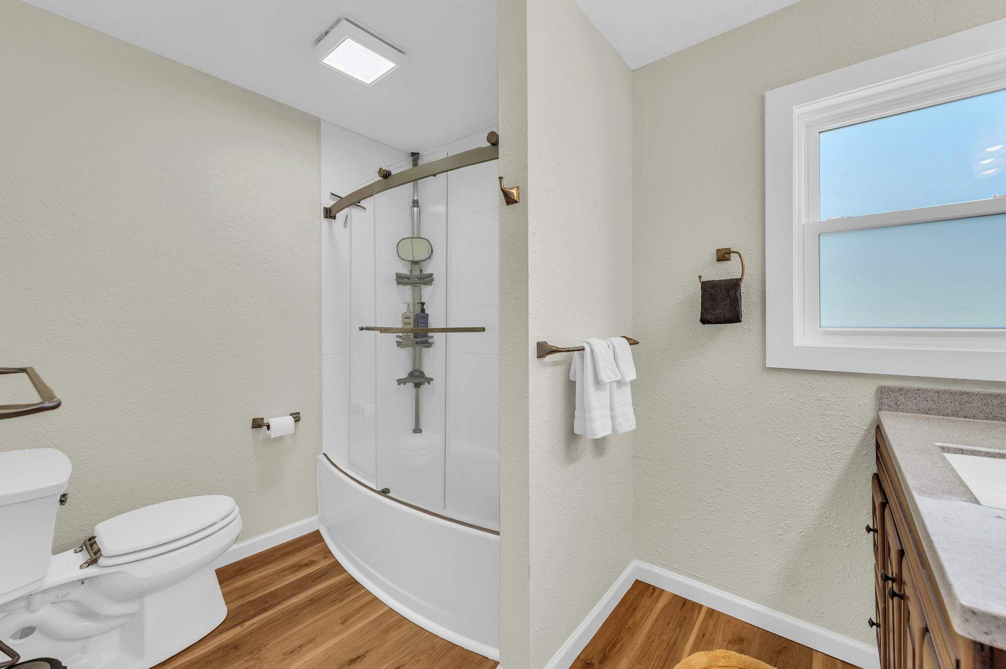 Shower, hair dryer, towels, shampoo
