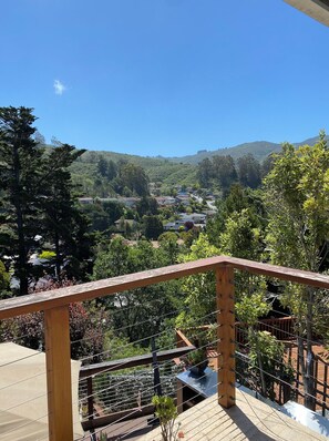 Property grounds - Spacious 4-bedroom house in enchanting Pacifica near Beach (Pacifica)