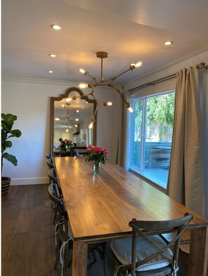 Dining - Spacious 4-bedroom house in enchanting Pacifica near Beach (Pacifica)