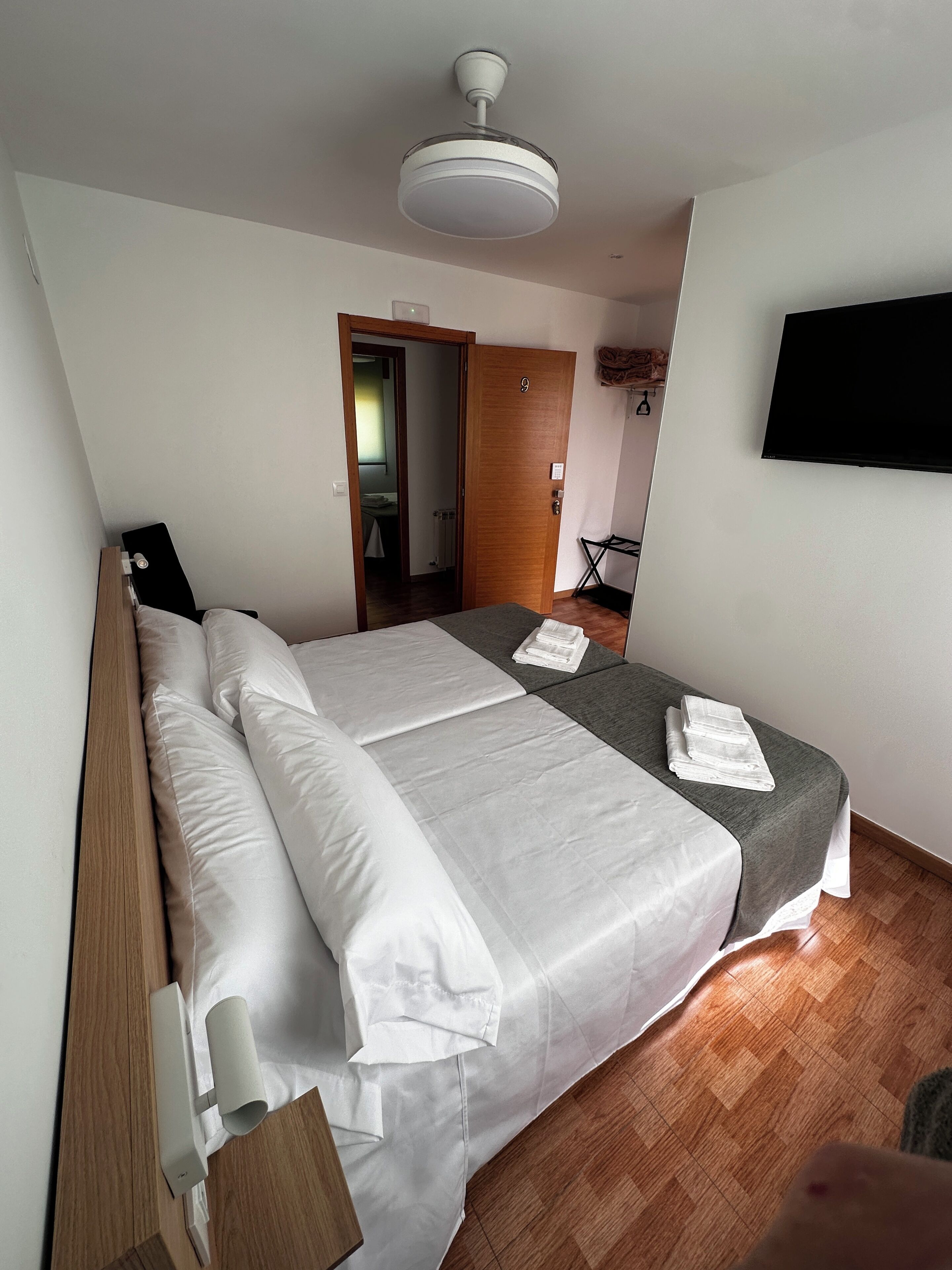 Twin Room, 2 Twin Beds, Non Smoking, Mountain View