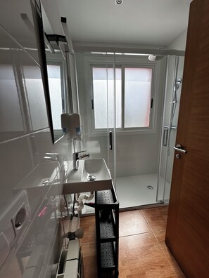 Twin Room, 2 Single Beds, Non Smoking, Mountain View | Bathroom - Pensión Mirador de Rourís (O Pino)