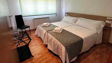 Twin kamer, 2 eenpersoonsbedden, niet-roken, uitzicht op bergen