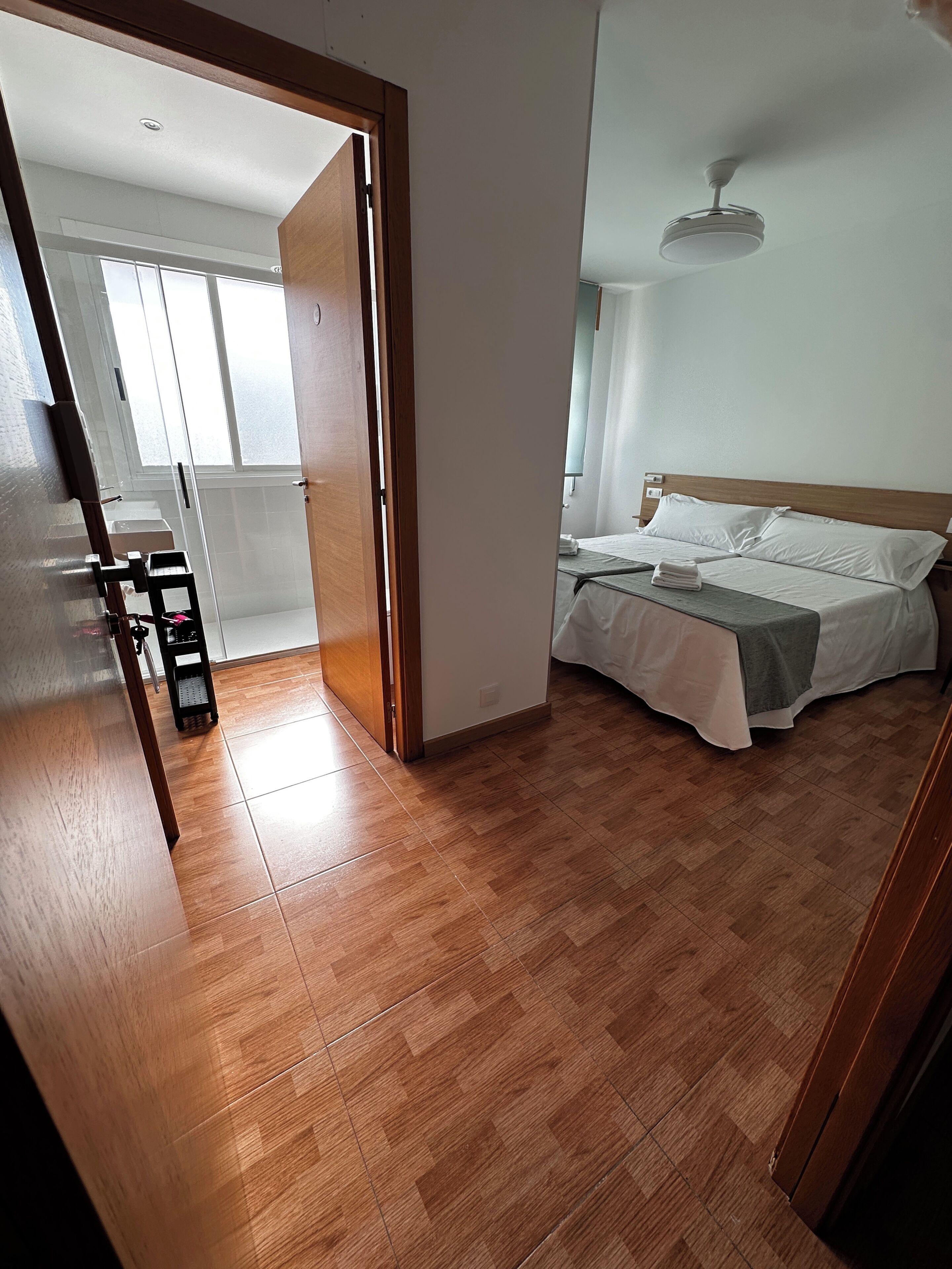 Twin kamer, 2 eenpersoonsbedden, niet-roken, uitzicht op bergen | Geluiddichte muren, gratis wifi, rolstoeltoegang