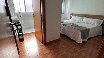 Twin kamer, 2 eenpersoonsbedden, niet-roken, uitzicht op bergen | Geluiddichte muren, gratis wifi, rolstoeltoegang