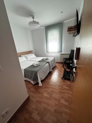 Twin Room, 2 Single Beds, Non Smoking, Mountain View - Pensión Mirador de Rourís (O Pino)