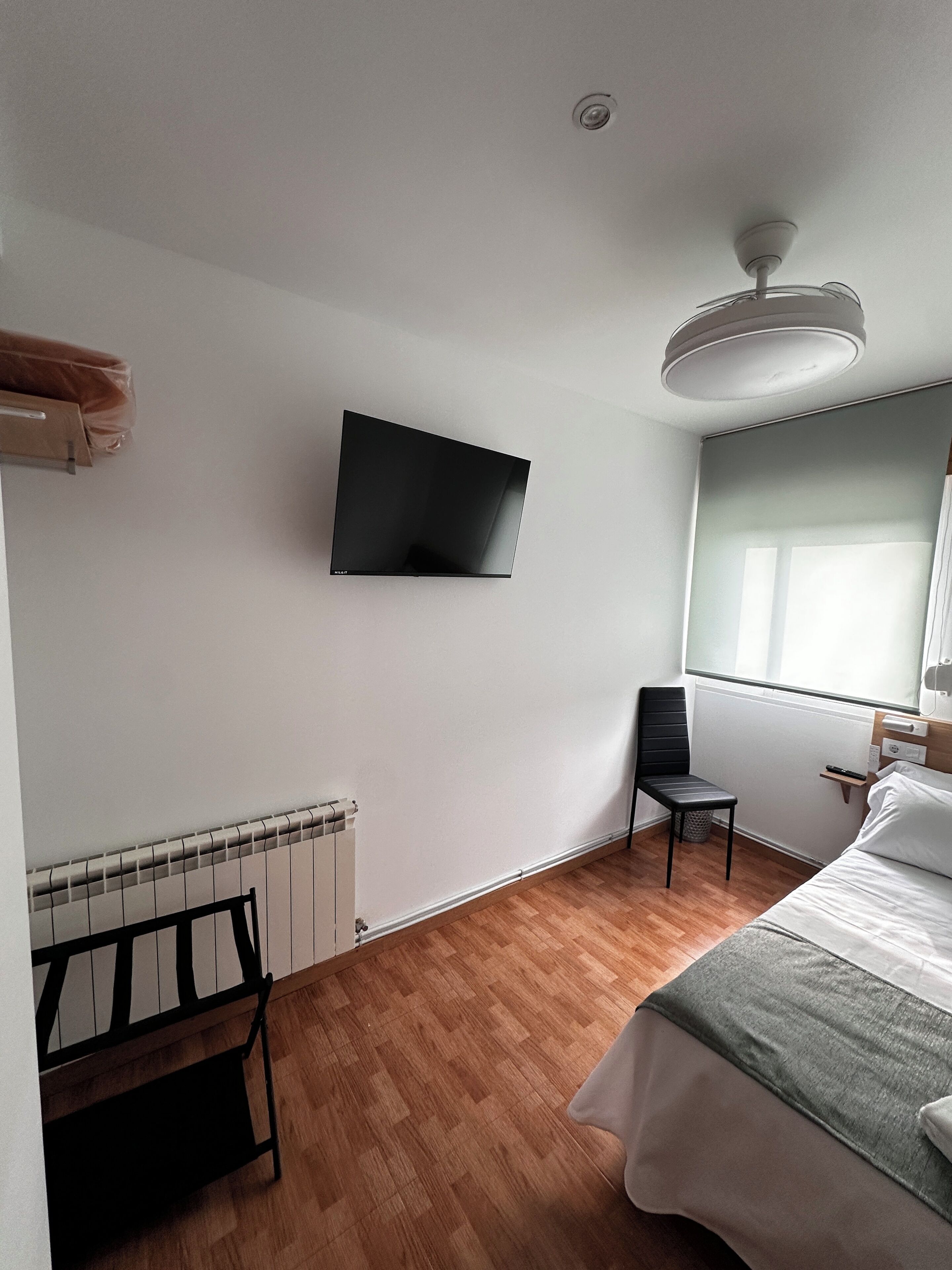 Single Room, Mountain View