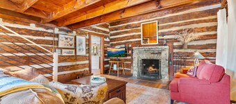 Sunalee Log Cabin - 2 bedrooms - Minutes to Linville Falls - Pet Friendly Yard!