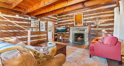 Sunalee Log Cabin - 2 bedrooms - Minutes to Linville Falls - Pet Friendly Yard!