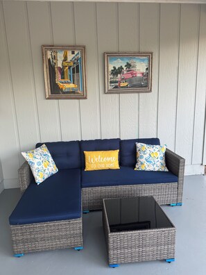 Living area - Cozy & Stylish Sarasota Suite-Mins to SRQ, Ringling & Beaches - Rilma's Villa (Sarasota)