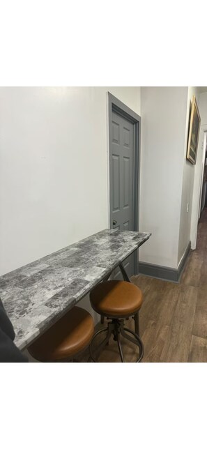 Dining - Adorable 1-bedroom apartment with AC in tranquil Queens (Queens)