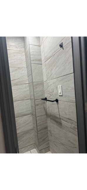 Towels, soap, toilet paper - Adorable 1-bedroom apartment with AC in tranquil Queens (Queens)