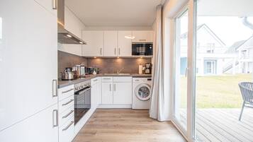 Kühlschrank, Mikrowelle, Herdplatte, Geschirrspüler