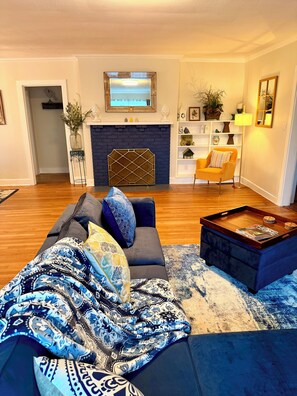 Living area - Newly Remodeled Mid-Century Bungalow in Western North Carolina's Best Small Town (Hendersonville)