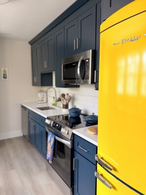 Private kitchen - Newly Remodeled Mid-Century Bungalow in Western North Carolina's Best Small Town (Hendersonville)