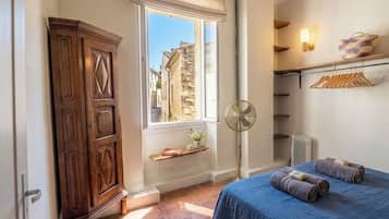 1 chambre, fer et planche Ă repasser, Wi-Fi, draps fournis