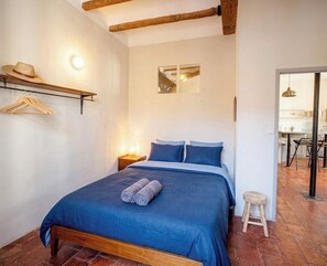 1 chambre, fer et planche à repasser, Wi-Fi, draps fournis