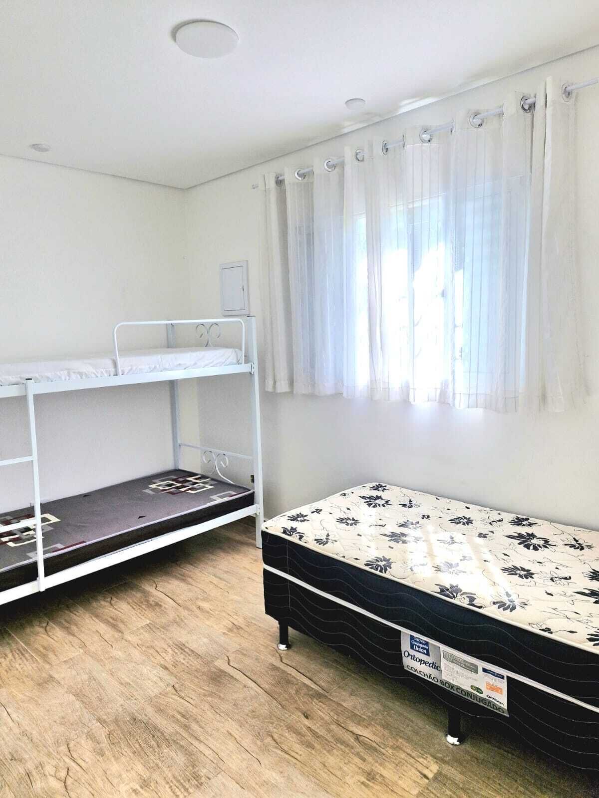6 sovrum, skrivbord, strykjärn/strykbräda och gratis wi-fi