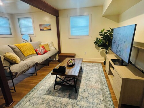 Charming Art Studio Casita I Sleeps 5 I Minutes from Downtown I Free Parking