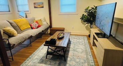 Charming Art Studio Casita I Sleeps 5 I Minutes from Downtown I Free Parking