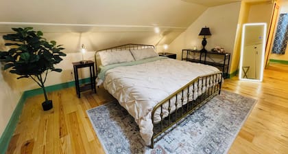 Charming Art Studio Casita I Sleeps 5 I Minutes from Downtown I Free Parking