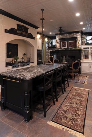 Dining - "THE MAYBELLE" 1892 Historic Two Story Victorian Home, Downtown Springfield, TN (Springfield)