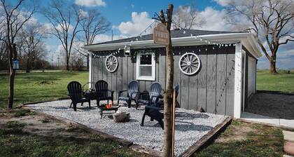 Cozy 1-bedroom farmhouse. 3 private acres to enjoy.