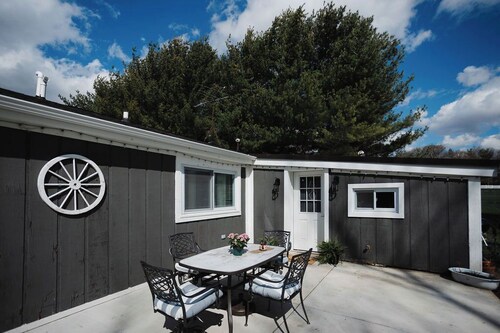 Cozy 1-bedroom farmhouse. 3 private acres to enjoy.