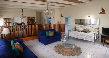 Spacious 3BR/4BA Home in Gulf View, Near All Amenities