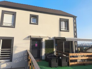 Property grounds - Notre Dame d'Orgemont blue room 4 (Argenteuil)