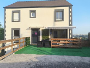 Exterior - Notre Dame d'Orgemont blue room 4 (Argenteuil)