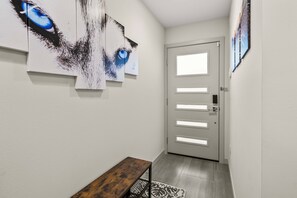 Interior - Modern 3BR Townhome in Seattle Near to Downtown (Seattle)