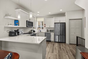 Private kitchen - Modern 3BR Townhome in Seattle Near to Downtown (Seattle)