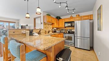 Condo (2 Bedrooms) | Property amenity